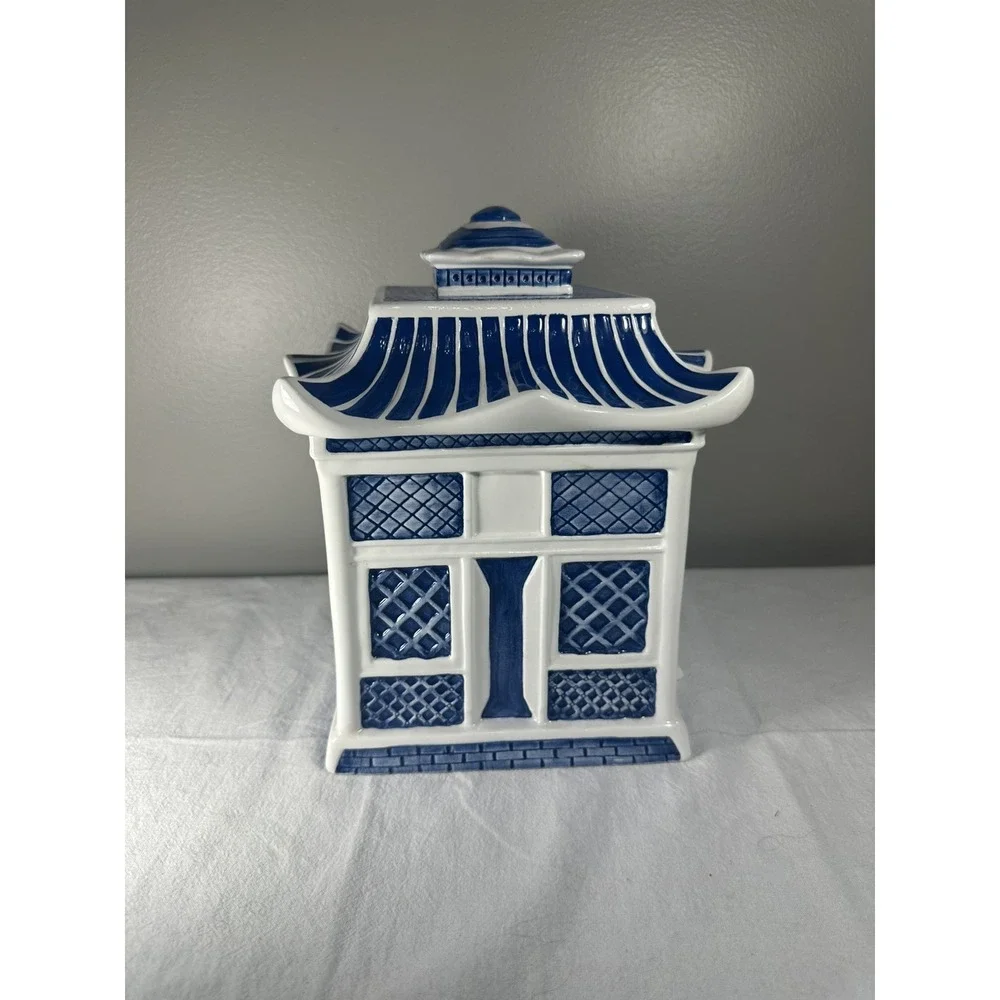 EUC Blue Willow Pagoda Cookie Jar series 3 Christopher‎ Johnson Blue Willow